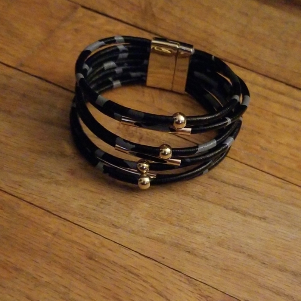 Multi strand magnetic bracelet